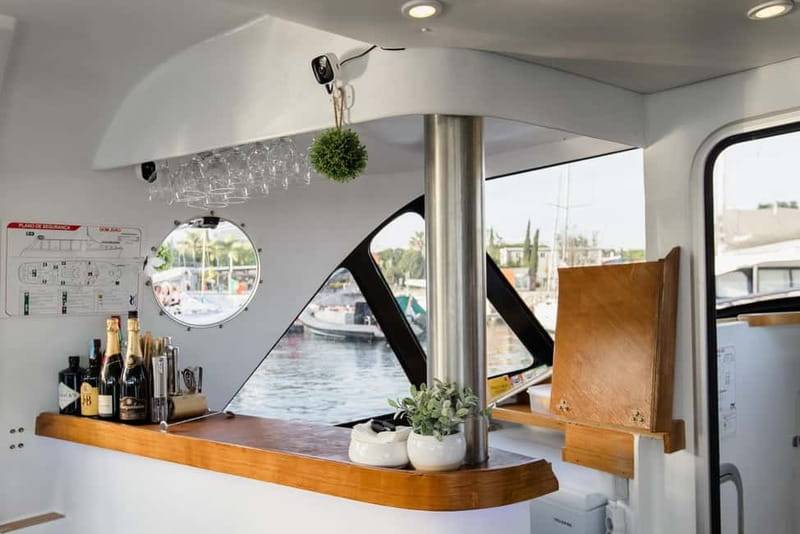Lisbon: Alma Nobre – The Finest Tagus Cruise Experience - Landmark commentary in English and Portuguese, with ambient music