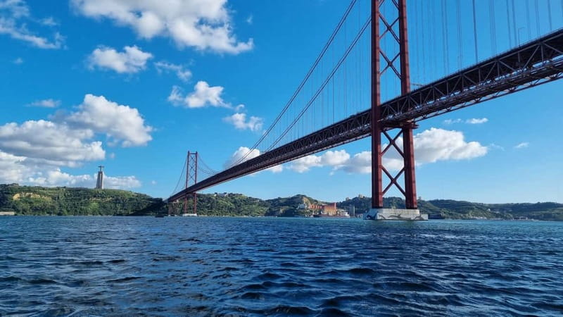 Lisbon: Alma Nobre – The Finest Tagus Cruise Experience - A calm 1.5-hour glide on the Tagus, what you’ll actually do