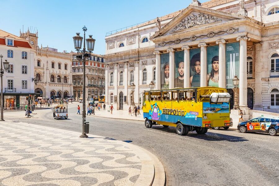 Lisbon: Amphibious Sightseeing Tour - The Guide and Driver: why the animation is the real product