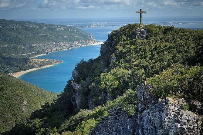 Lisbon : Arrábida and Sesimbra c/ Castelo Palmela and wine tasting - Key highlights and what makes them worth your time