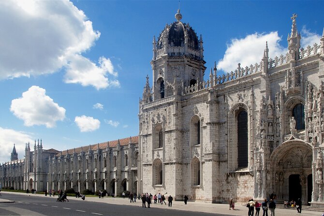Lisbon at your own pace- Private Guided Historical Tour in Lisbon - Basilica da Estrela: a gentler neighborhood break