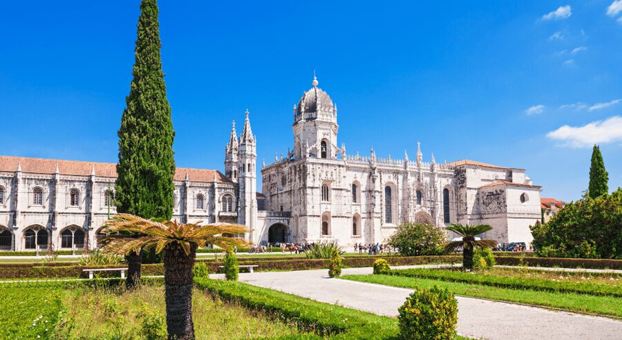 Lisbon: Belem Tour & Jerónimos Monastery Skip-line Ticket - Monument to the Discoveries: turning a photo into meaning
