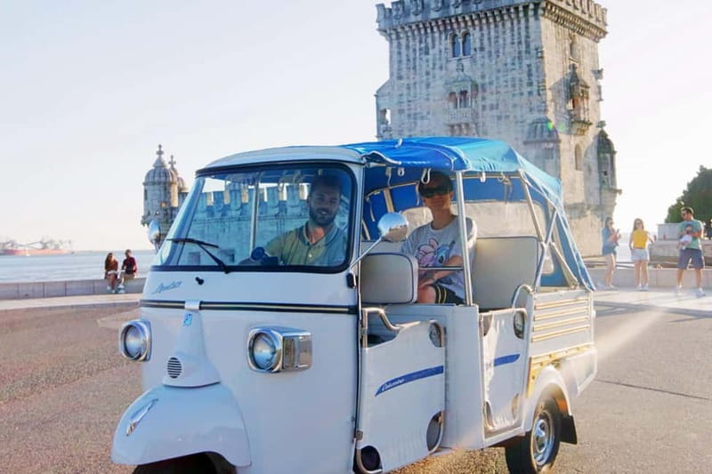 Lisbon: Belém Tuk Tuk Tour with Pastéis de Belém - Belém arrival: Palace views and the Discoveries setting