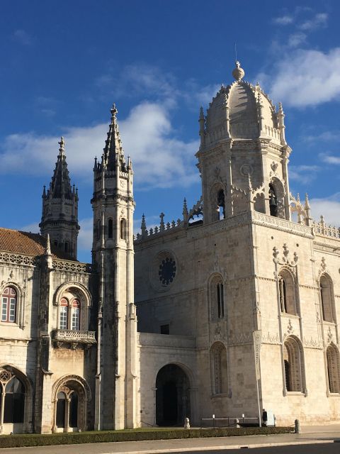 Lisbon: Belem Walking Tour with Jeronimos Monastery Ticket - Starting at Praça Afonso de Alburquerque: the easiest way to get oriented in Belém