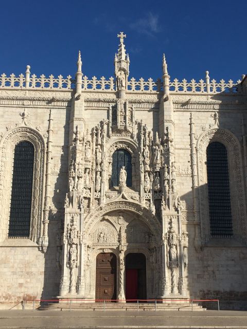 Lisbon: Belem Walking Tour with Jeronimos Monastery Ticket - Jerónimos Monastery: what skip-the-line buys you beyond time