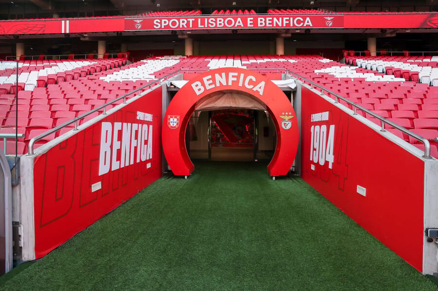 Lisbon: Benfica Luz Stadium Tour with Souvenir Scarf - Meeting at Door 17: the route starts fast