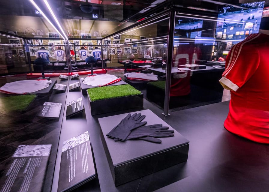Lisbon: Benfica Museum Tour with Souvenir Scarf - What you can expect when you arrive at the museum door