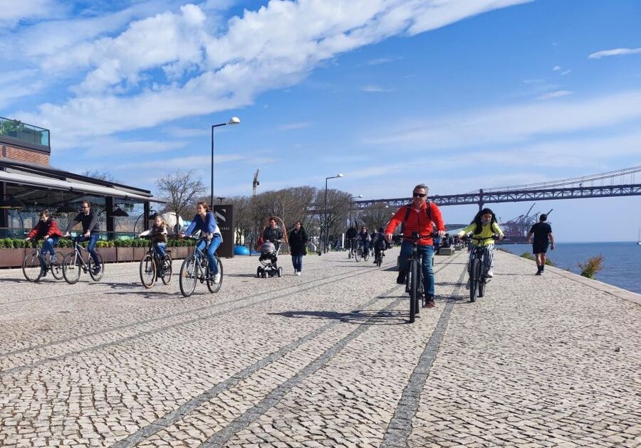 Lisbon: Bike Tour From City Center to Belem - Cais do Sodré, Comércio Square, and Município Square for the city center rhythm