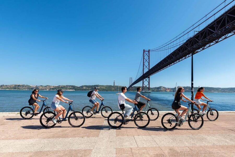 Lisbon Bike Tour: Langs de rivier van Belém naar Lissabon - Setting off from Altis Belém Hotel & Spa, right by the water