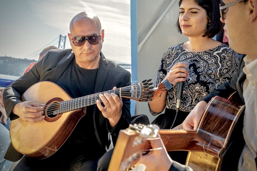 Lisbon: Boat Cruise with Live Fado Performance and a Drink - The route: Cais do Sodré, Commerce Square, Cacilhas, and Alfama