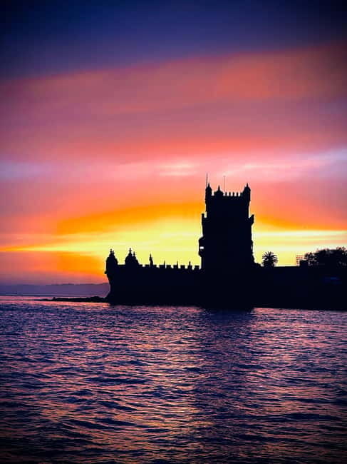 Lisbon: Boat Tour 2:30H w/ Welcome Drink and Snacks - Key Highlights You Will Actually Care About