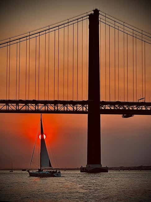 Lisbon: Boat Tour 2:30H w/ Welcome Drink and Snacks - Price and Value: Why $32 Can Make Sense Here