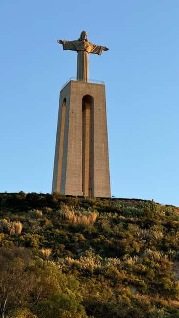Lisbon: Boat Tour 2:30H w/ Welcome Drink and Snacks - Booking Tips That Help You Get the Best Experience