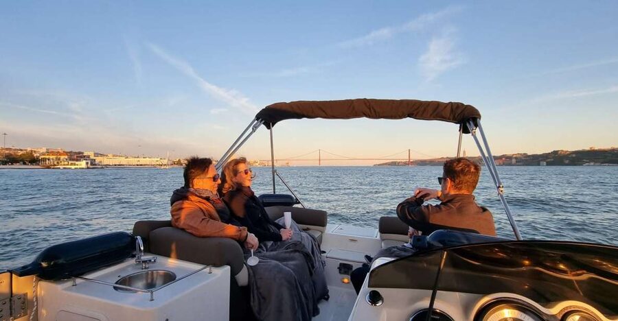 Lisbon: Boat Tour with Champagne - 25 de Abril Bridge to Cristo Rei: the first big postcard moment