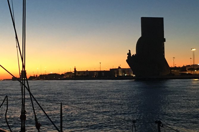 Lisbon by Night Sailing Tour with White or Rosé Wine & Light Snacks - The route: from Ponte 25 de Abril to Cristo Rei