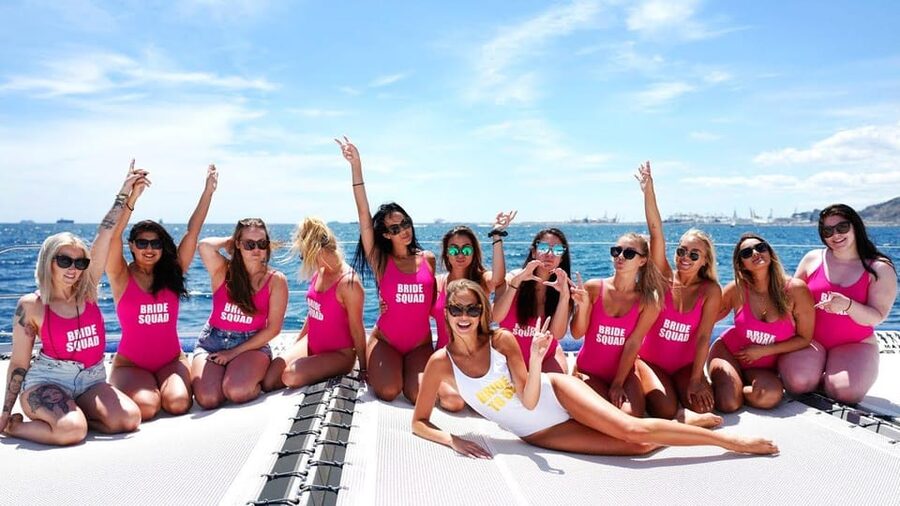 Lisbon: Catamaran Boat Party with Music, Open Bar & Dives - Lisbon Tagus boat party on a spacious catamaran terrace