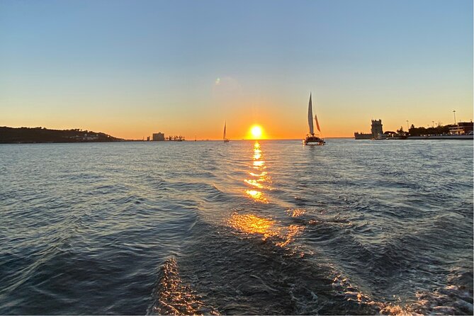 Lisbon: Catamaran Luxury Sunset and Wine Tour - Cristo Rei and the Discoveries Monument, your first big skyline check