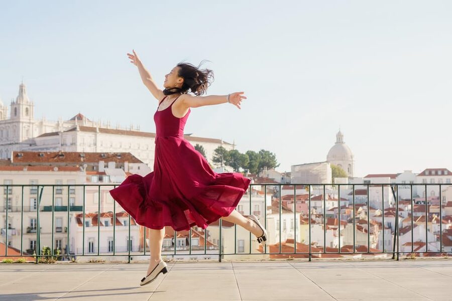 Lisbon: Cinematic Photoshoot with Local Photographer Guide - Why Lisbon Looks Different When You Have a Camera Guide