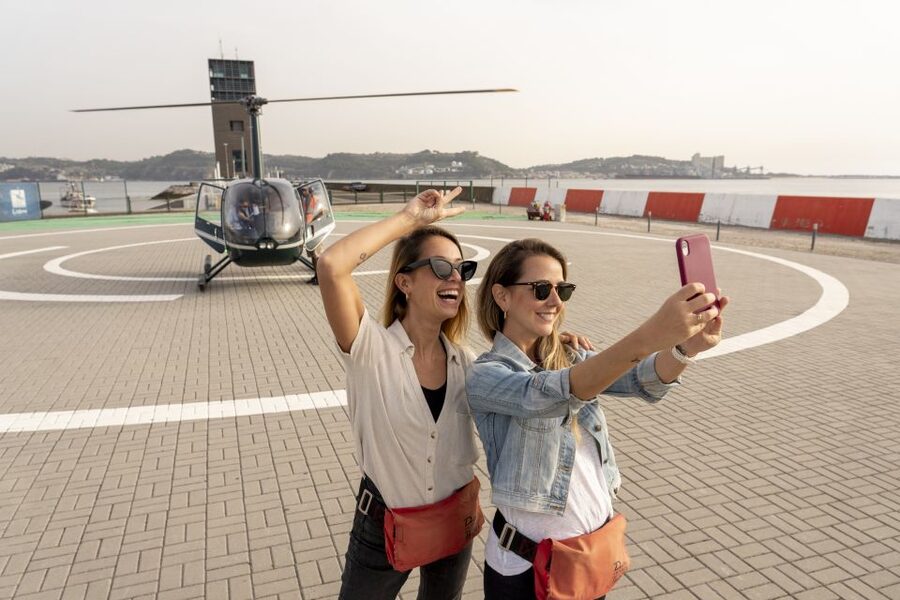 Lisbon: City and Coastline Sightseeing Helicopter Flight - The live guide and languages: what you get while you look