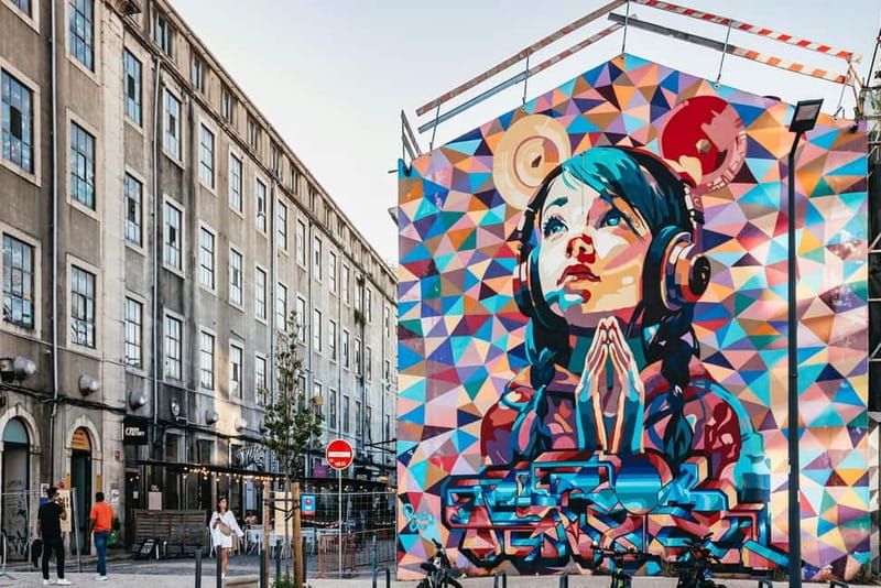 Lisbon City Half Day Private Guided Tour: Iconic Attractions - Pink Street and Lisbon Cathedral: photo-friendly streets with character