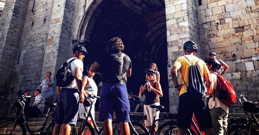Lisbon: City Highlights and Viewpoints E-Bike Tour - Campo das Cebolas to Alfama, where the city starts to make sense