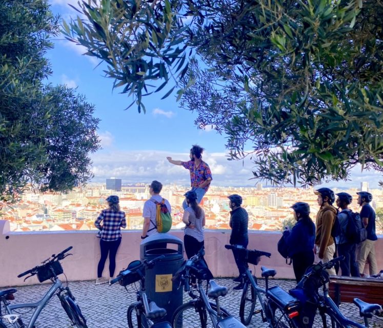 Lisbon: City Highlights and Viewpoints E-Bike Tour - Avenidas Novas, the Gulbenkian stop, and the shift in architecture