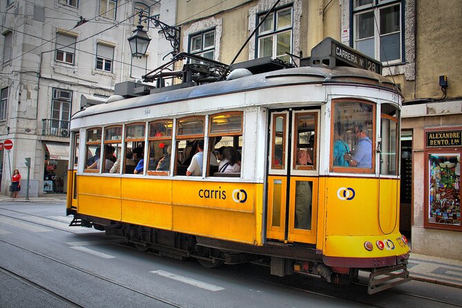 Lisbon: City Highlights Customizable Tour - Miradouro da Graça: the view over Baixa and the hills
