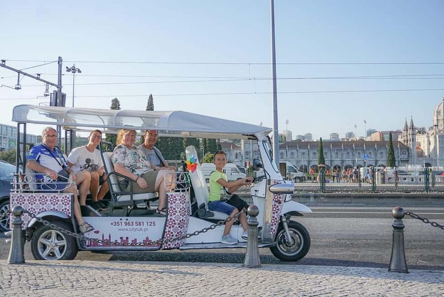 Lisbon: City Highlights Tour by Tuk Tuk - The 1-hour route: Lisbon Cathedral to the Castle neighborhood