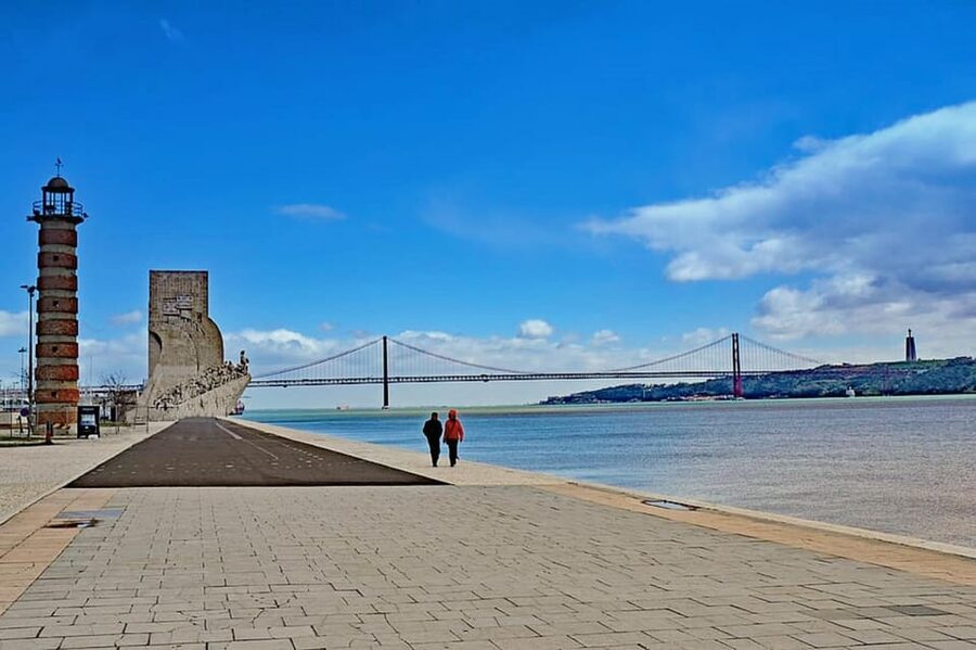 Lisbon: City Sightseeing Tour - Crossing 25 de Abril Bridge and Finishing at Cristo Rei Views