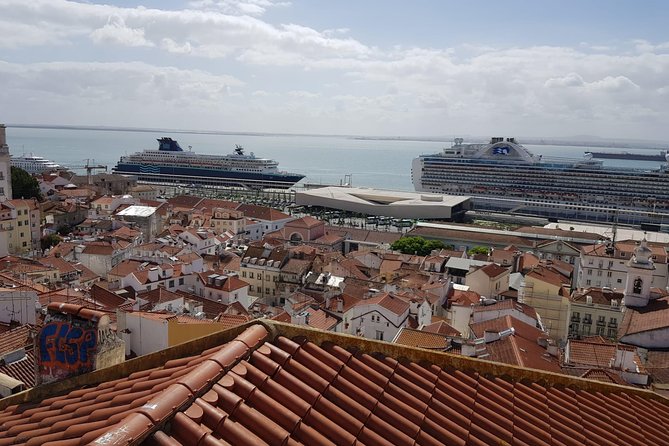 Lisbon City Tour 2 hours (Máx 4 pax) - Alfama and Chiado walk bits, plus that beautiful plaza stop