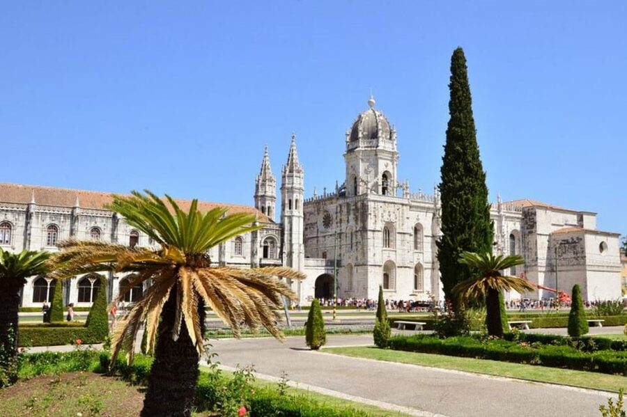 Lisbon City Tour: All Must-See Attractions with Expert Guide - Key highlights worth your attention