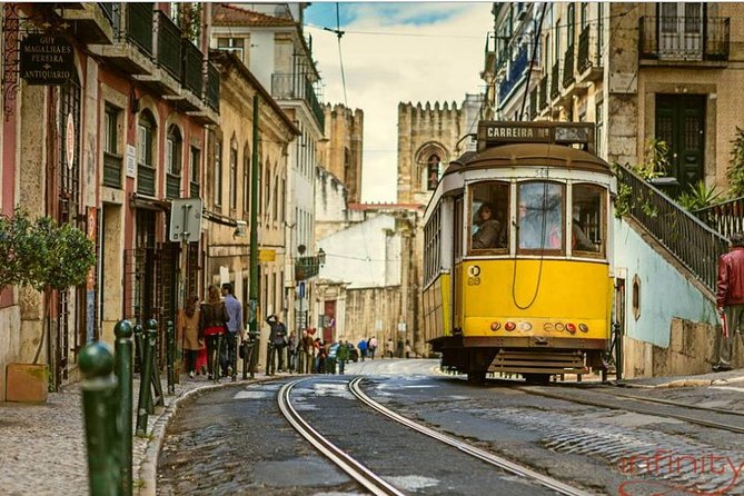 Lisbon City Tour - Half Day Private Tour - Jerónimos Monastery: Manueline Architecture That You Can Read