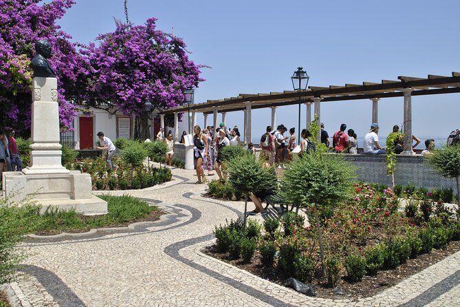 Lisbon city tour on history, culture and current topics - Bairro Alto and Miradouro Sao Pedro de Alcantara: the hill section with a payoff