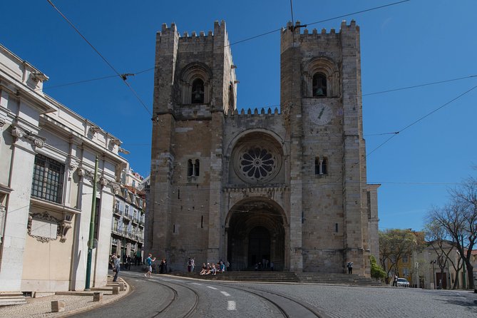 Lisbon City Tour: THE MOST COMPLETE - Alfama: the old maze, fado mood, and defensive walls