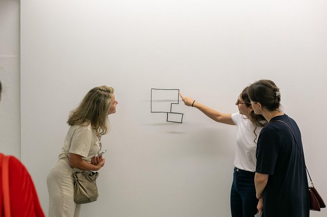 Lisbon Contemporary Art Gallery Tour - Gallery 2: 3+1 Arte Contemporânea, Portuguese and international in the same room