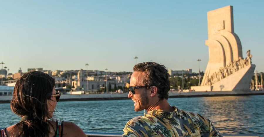 Lisbon: Cruise to the Beach with BBQ, Open Bar and Music - Where to meet near Praça do Comércio (and why it matters)