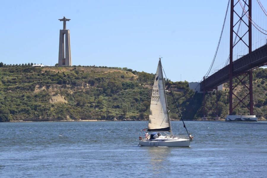 Lisbon: Day and Sunset Tour on the Tagus River - From Commerce Square to Terreiro do Paço: getting your bearings from the Tagus
