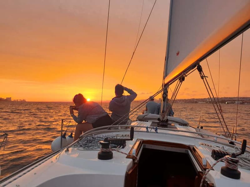 Lisbon: Daytime or Sunset Boat Cruise with History and Wine - Ponto Final and Castle Quarter: When the River Starts Pointing Up