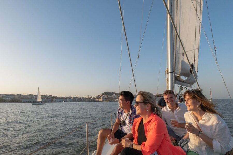 Lisbon: Daytime/Sunset/Night City Sailboat Tour with Drink - São Jorge Castle and Alfama: Old Lisbon in Layers