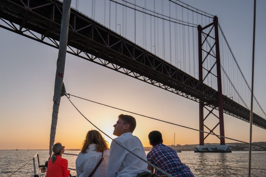 Lisbon: Daytime/Sunset/Night City Sailboat Tour with Drink - Sailing Under the 25 de Abril Bridge, the Tagus in One Frame