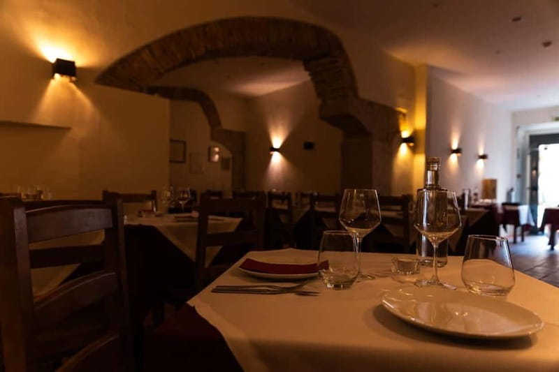 Lisbon: Dinner with Fado Show with the Rising Stars of Fado - The 3-Hour Flow: Dinner Runs Alongside Multiple Fado Sets
