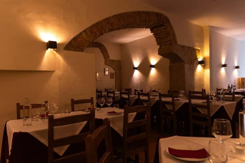 Lisbon: Dinner with Fado Show with the Rising Stars of Fado - Comfort and Practical Tips: When the Room Gets Tight or Hot