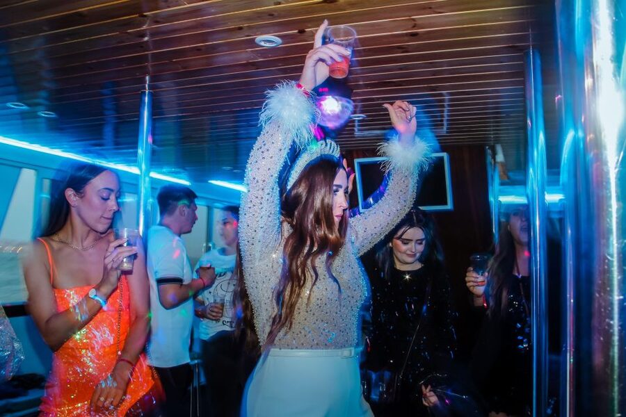 Lisbon: Disco Night Cruise with DJ and Open Bar - What the Live Guide Adds (and How Many Languages You Can Expect)