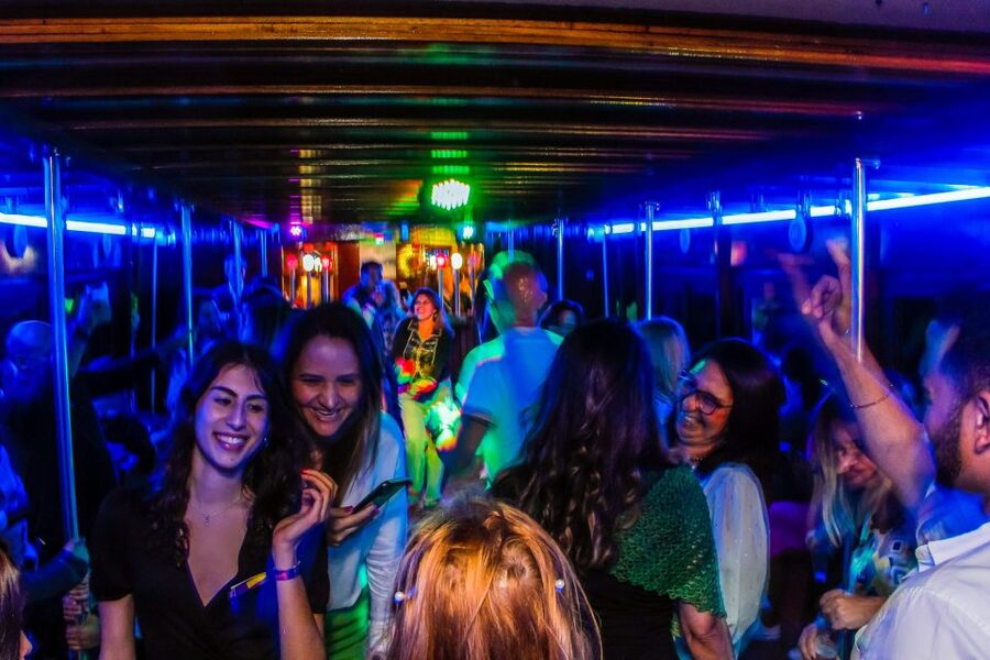Lisbon: Disco Night Cruise with DJ and Open Bar - Practical Tips That Make the Night Smoother