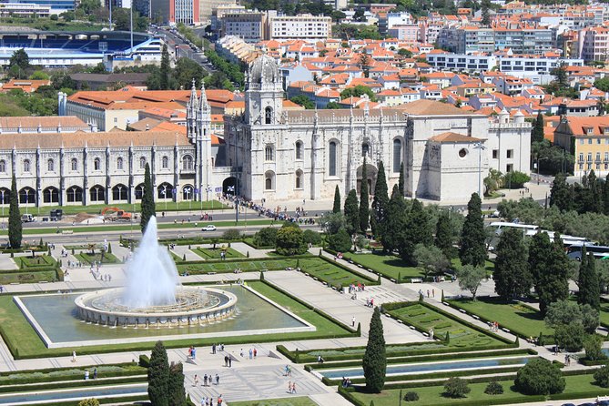 Lisbon Downtown & Alfama with a guide Walking tour - Feira da Ladra: Flea Market Culture Built Into the Walk