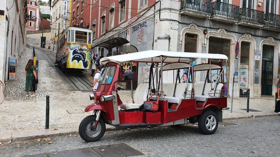 Lisbon: Electric Tuk Tuk Private Tour of the Seven Hills - Príncipe Real, Parliament, and the civic Lisbon section