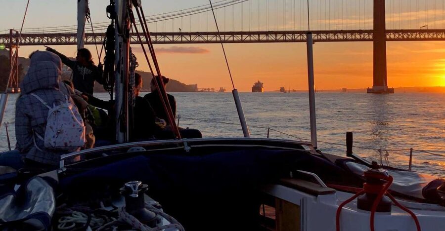 Lisbon: Enjoy a Sunset or Night Tagus River Sailboat Cruise - Terreiro do Paço, Cais do Sodré, and the North Bank Walk-By