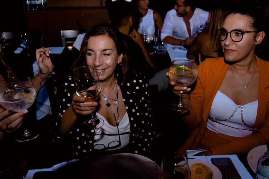 Lisbon: Erotic Cabaret Show and Dinner - Portuguese wines, unlimited pours, and smart pacing
