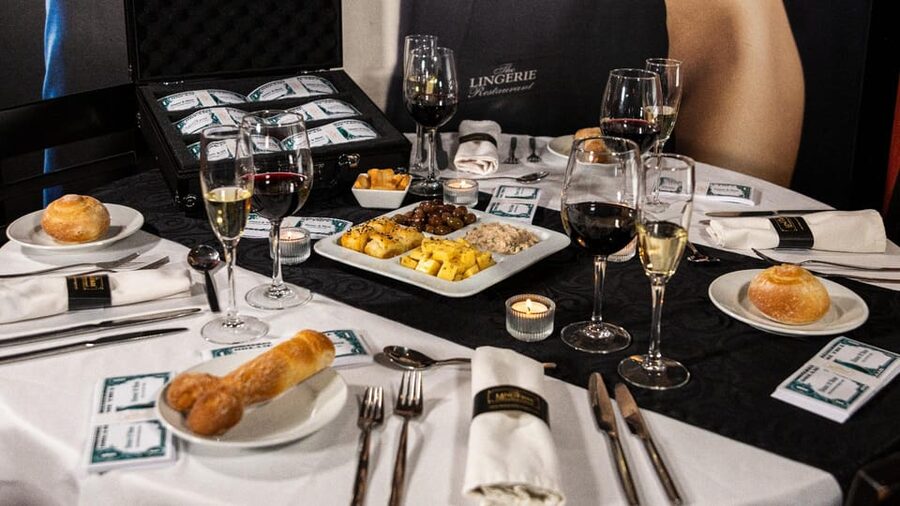 Lisbon: Erotic Cabaret Show and Dinner - Menu expectations: traditional Portuguese dishes, served as a full dinner