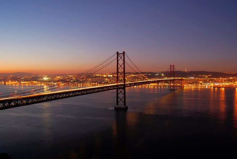 Lisbon: Evening City Tour with Dinner and Live Fado Show - The 25 de Abril Bridge and Monument to the Discoveries Moment